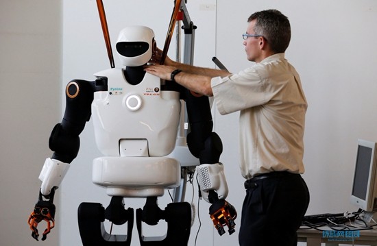 智能機(jī)器人勤雜工 法國創(chuàng)新助力家務(wù)自動化